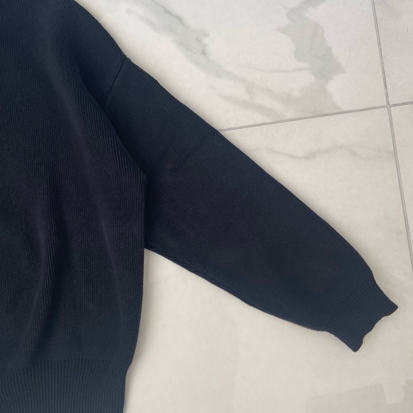 Alo Black Ribbed Sweater - Picture 4 of 8